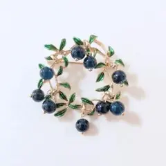 青い果実のリースブローチ・ブルーベリー 植物 自然 b2-1-3822
