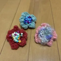 ハンドメイド　花形ブローチ　3個セット
