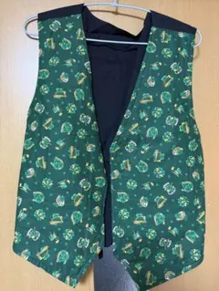 ビールとクローバー柄 緑色ベスト フリーサイズ
