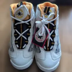 新品タグ付き コンバース スニーカー 22.5cm 箱付き ハイカット