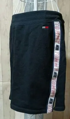 TOMMY HILFIGER 黒スカート Mサイズ トミー