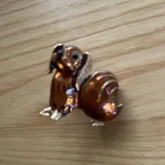 犬モチーフ ブローチ エナメル調 ゴールドカラー