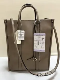 【新品タグ付き】cache cache カシュカシュ 縦型スマートトートバッグのサムネイル