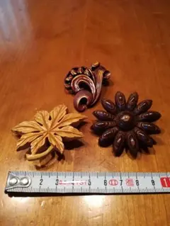 ✨木製ブローチ３点セット（花、紅葉、鈴蘭）