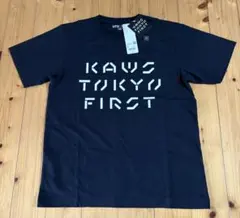 値下　カウズ　ユニクロ　UNIQLO KAWS Tシャツ M ブラックのサムネイル