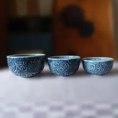 期間限定出品　珍品　古伊万里　染付　蛸唐草文三ツ猪口　大中小三客　蕎麦猪口 期間限定出品 珍品 古伊万里 染付 蛸唐草文三ツ猪口 大中小三客 蕎麦