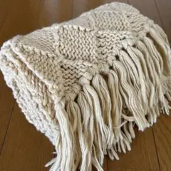 アクアガール アイボリー 編み込みニットマフラー フリンジ付き