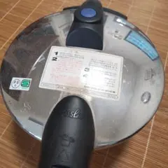 Fissler ブルーポイント 圧力鍋 2.5L　イワタニ　フィスラー　鍋のサムネイル