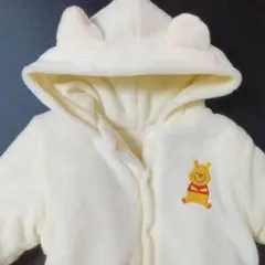 プーさん刺繍付きフリースロンパース