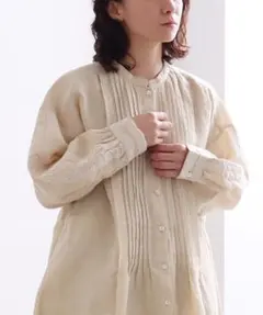 ☆美品☆yuni インド刺繍ピンタックブラウスのサムネイル