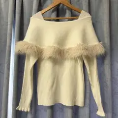 め*い様 tocco closet ファー付きケープライク袖口フリルリブニット
