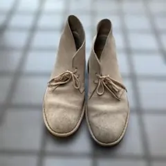 ベージュ デザートブーツ　クラークスオリジナル