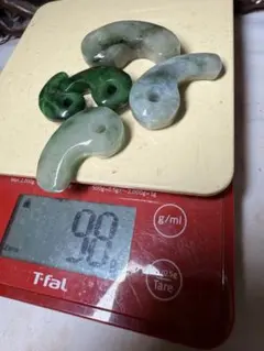 奉仕品　ミャンマー翡翠勾玉5個