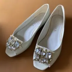 DIANA ビジュー付き オープントゥ パンプス ホワイト23.5のサムネイル