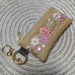 ハンドメイド インド刺繍リボン 合皮 ミニポーチ ベージュ