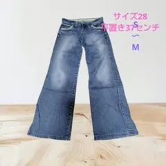 ブーツカットデニム・フレアデニム デニムブルー股上約20センチ股下約75センチ