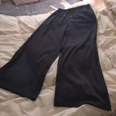 リブ 黒 パンツ