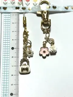 22.キラキラキーホルダー2点セット