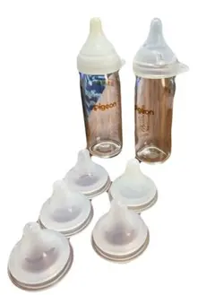 Pigeon 哺乳瓶2本と乳首7個セット