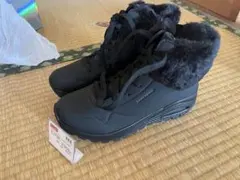 【SKECHERS】新品ファー スニーカー　24cm　ブラック　レディースのサムネイル