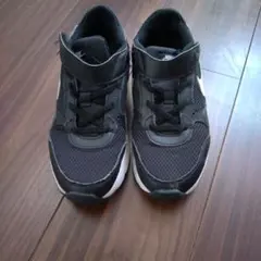 Nike エア ブラック スニーカー　22センチ