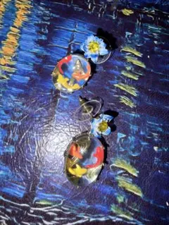 金魚と花のデザインピアス