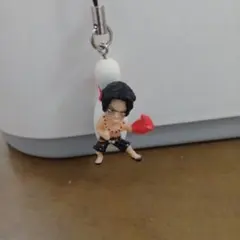 ワンピース　エース　フィギュアストラップRound1