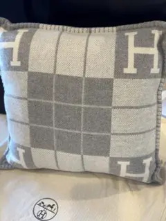 HERMES クッショングレー 24/12/17 新品未使用 - メルカリ