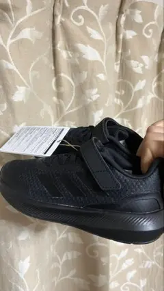 adidas キッズスニーカー　18センチ