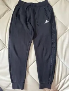adidas ブラック ジョガーパンツ