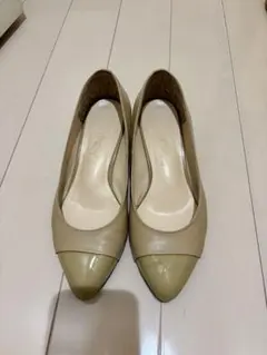 本革　卑弥呼　ベージュ レザーパンプス 中ヒールのサムネイル