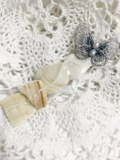 貝殻と蝶々のヘアクリップ