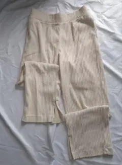 白 ワイドパンツ
