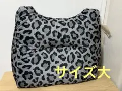新品タグ付き☆サイズ大！ヒョウ柄クッション グレーのサムネイル