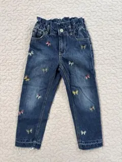 蝶の刺繍デニムパンツのサムネイル