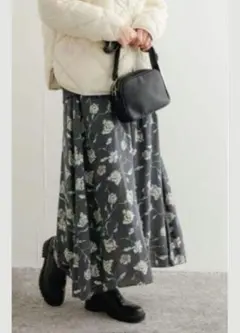 美品　アーバンリサーチドアーズ フラワープリント スカート