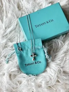 Tiffany & Co. ティファニー ティアドロップ クロス ネックレスのサムネイル