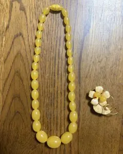 琥珀ネックレスとブローチセット