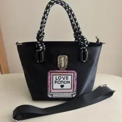 ビーズ装飾の黒いバッグ