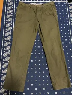 オリーブグリーン チノパン