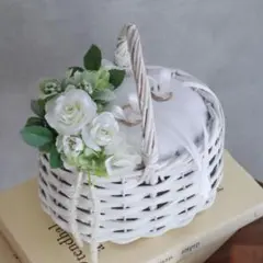 ホワイトローズのリングピロー｜バスケットタイプ　ナチュラルウェディングにも