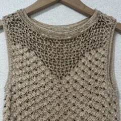 ベージュ 透かし編み ノースリーブ　ビーズ　ビジュー　美品