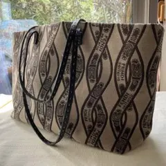 超希少✨ FENDI トートバッグ ゼブラ 黒 ロゴチャーム レザー キャンバス 超希少✨ FENDI トートバッグ ゼブラ 黒 ロゴチャーム レザー