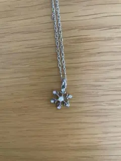雪の結晶モチーフ ネックレス