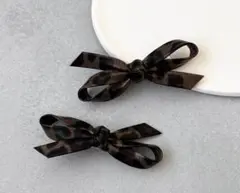 新品未使用　レザー調リボンクリップ　2個セット　ヒョウ柄　ヘアアクセ　ヘアピン