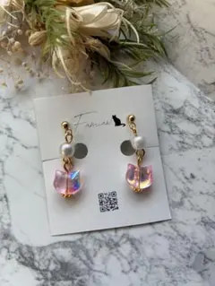 ハンドメイド ピンク猫のオーロラビーズイヤリング　樹脂パール