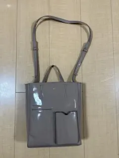 ACCOMMODE グレーエナメルショルダーバッグのサムネイル