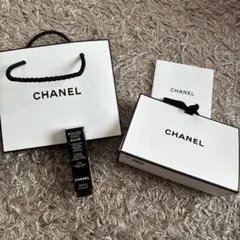 CHANEL リップクリーム　紙袋付きのサムネイル