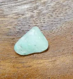 糸魚川　クリソプレーズ　1.8g　希望と喜びの石　天然石　海石　透過