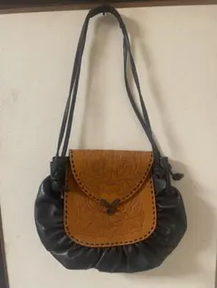 レザーショルダーバッグ カービング加工　皮